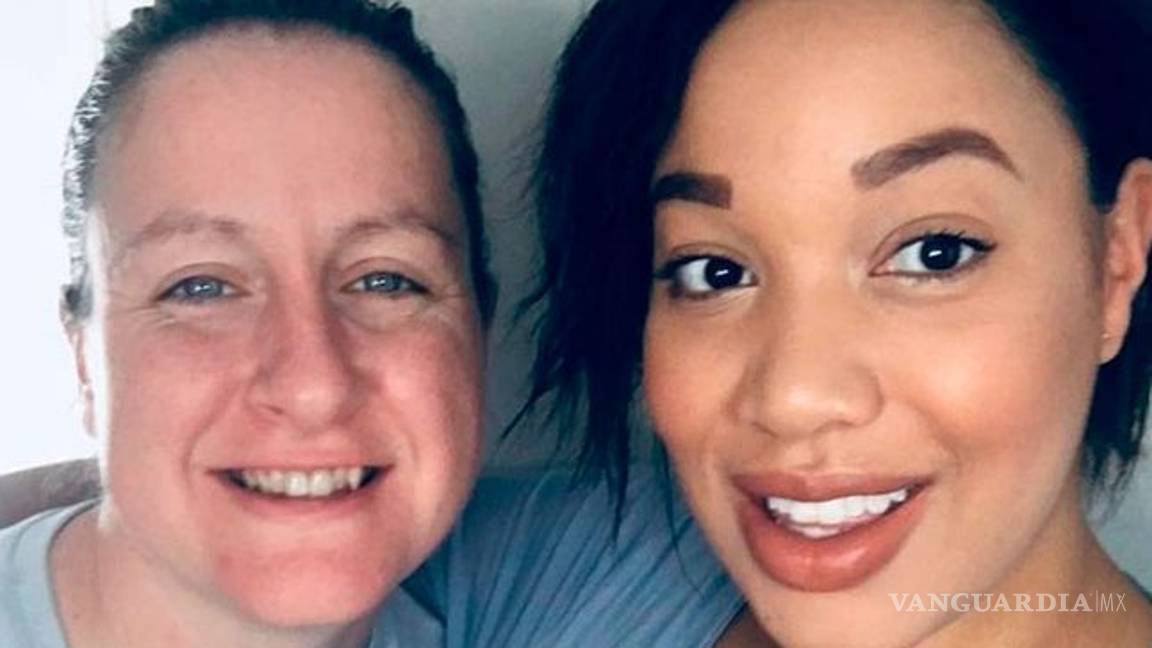 $!Pareja lésbica concibió al primer bebé incubado en dos úteros en el mundo