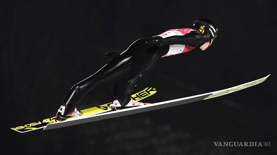 Andreas Wellinger desafía al viento y gana el oro en salto de esquí