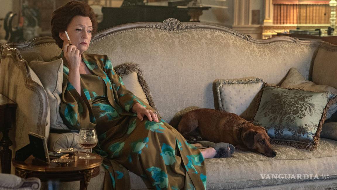 $!En esta imagen proporcionada por Netflix, Lesley Manville como la princesa Margarita en una escena de The Crown.