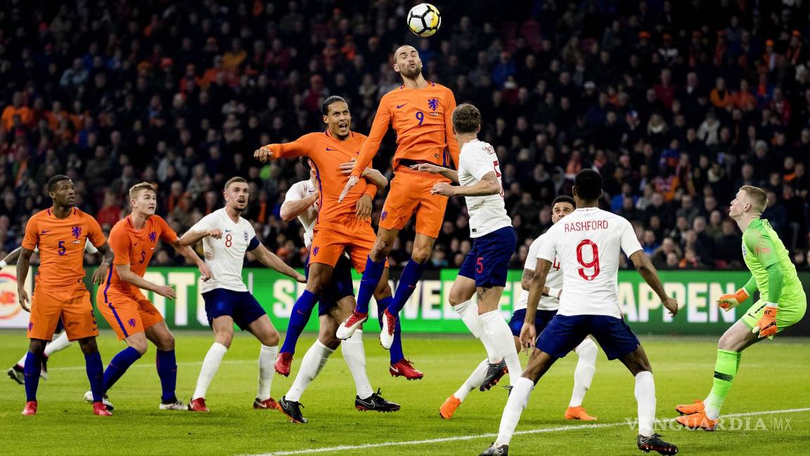 $!Una 'Naranja Mecánica' sin aceite es partida en gajos por Inglaterra