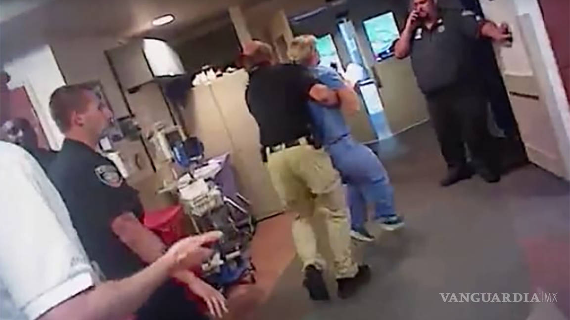 Arrestan a enfermera por negarse a extraer sagre a paciente (video)