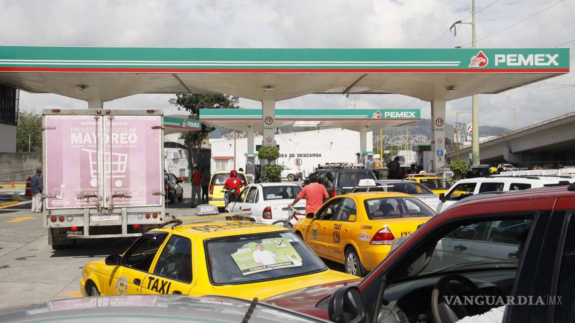 Se desatan en Monterrey compras de pánico por gasolinazo