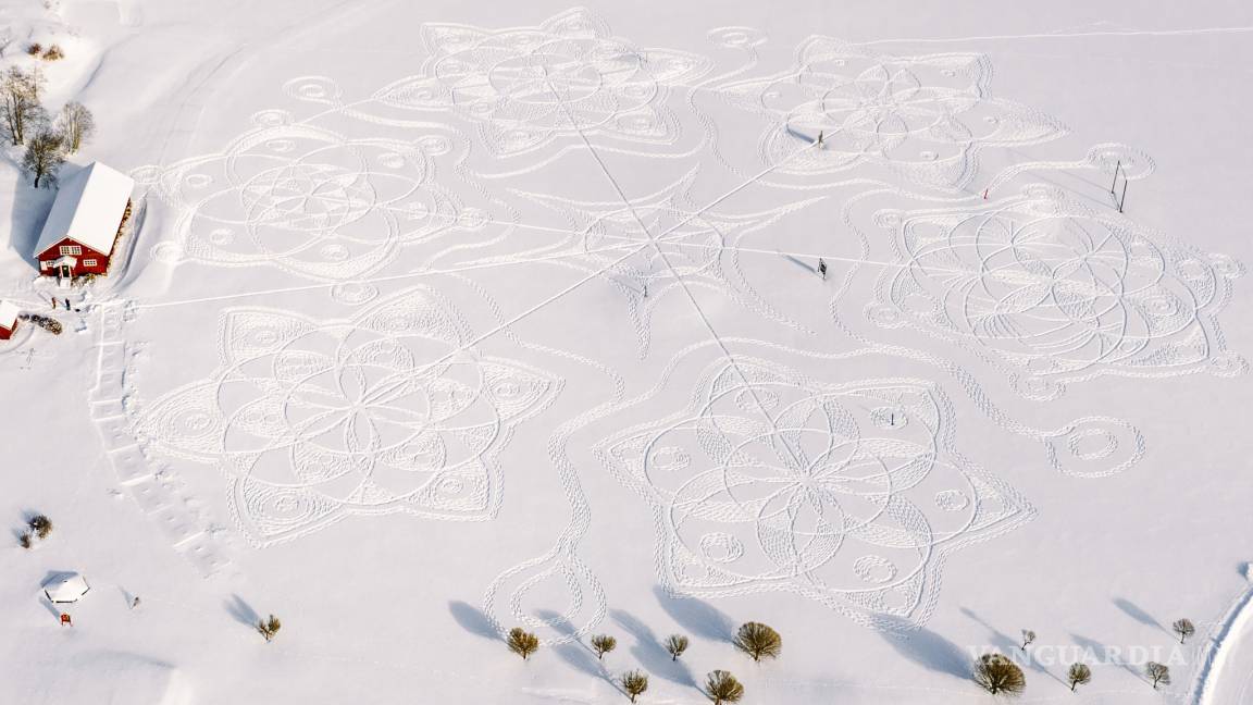 Con pisadas en la nieve crean obra de arte en Finlandia