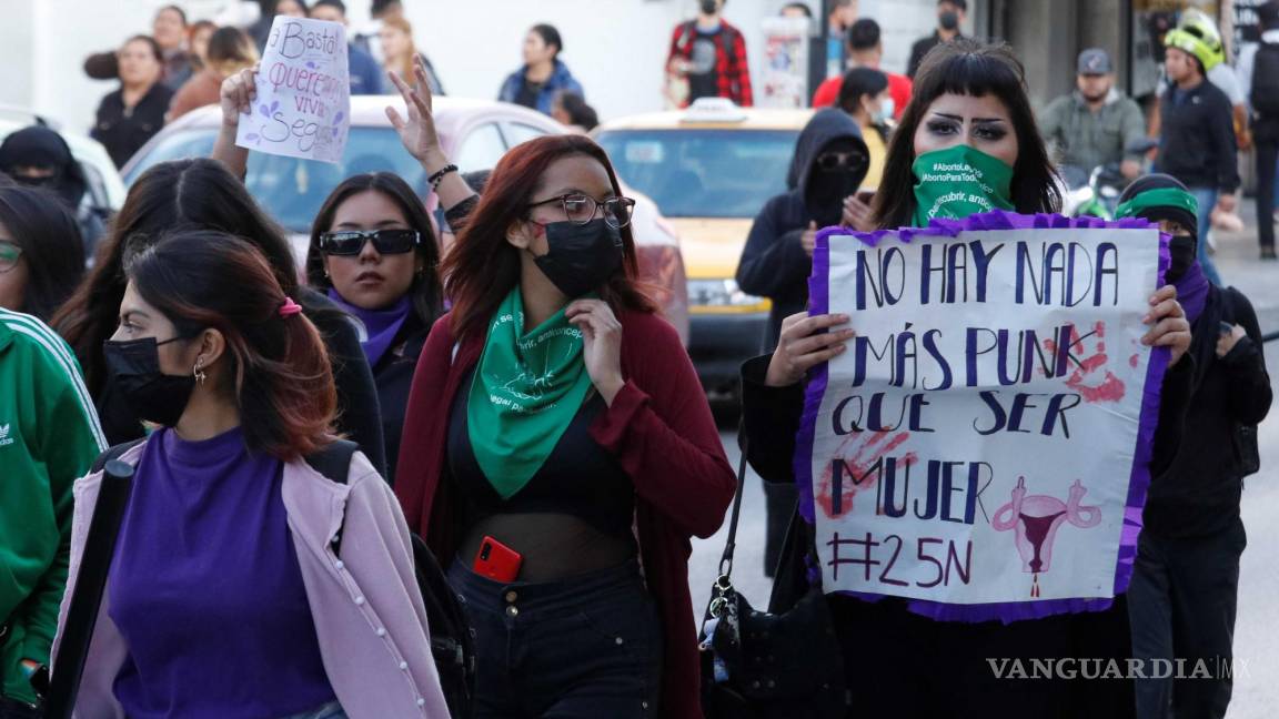 $!Mujeres marcharon en las calles de Saltillo este 25N contra la violencia.