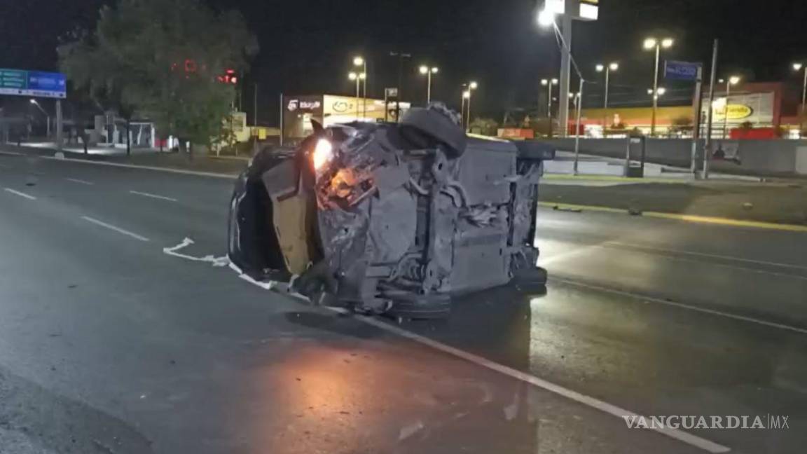 $!Dos carriles quedaron obstruidos mientras se realizaban las maniobras de auxilio.
