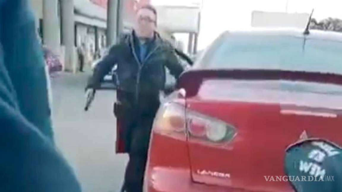 En Saltillo, hombre empistolado amenazando a motocilista se convierte en #LordPistola