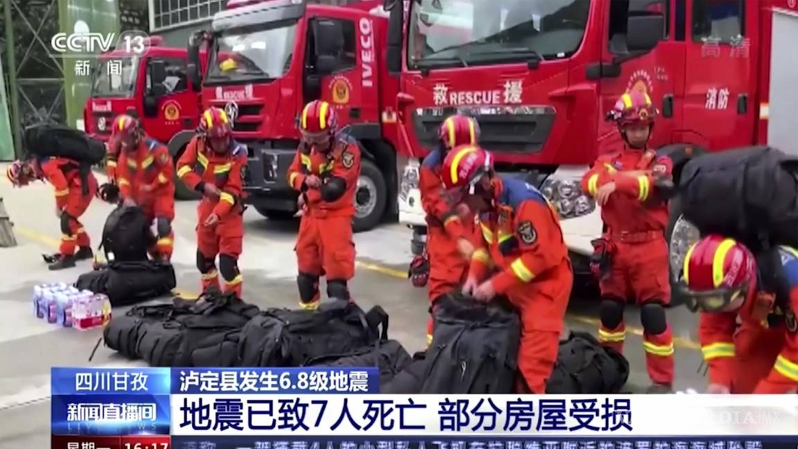 $!Los rescatistas se preparan para cumplir con su deber luego de un terremoto en el condado de Luding, en la provincia de Sichuan, suroeste de China.