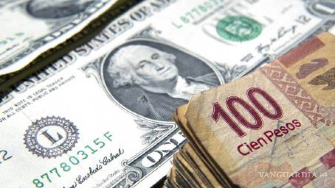 Peso mexicano amplía ganancias tras debate de EU; dólar baja 32 centavos