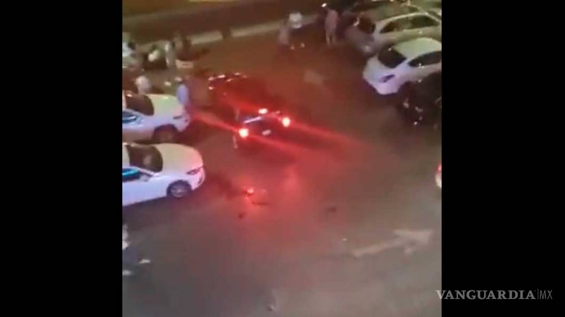 Exhiben en videos brutal trifulca en plaza comercial de Monterrey