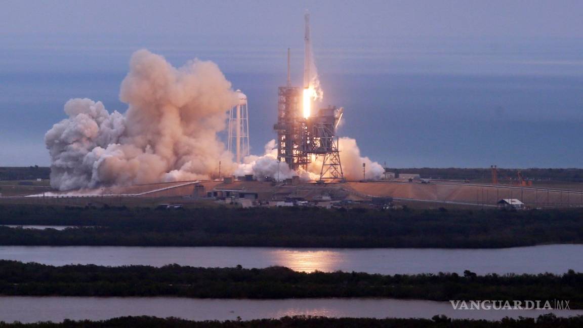 Space X lanza cápsula Dragón hacia Estación Espacial