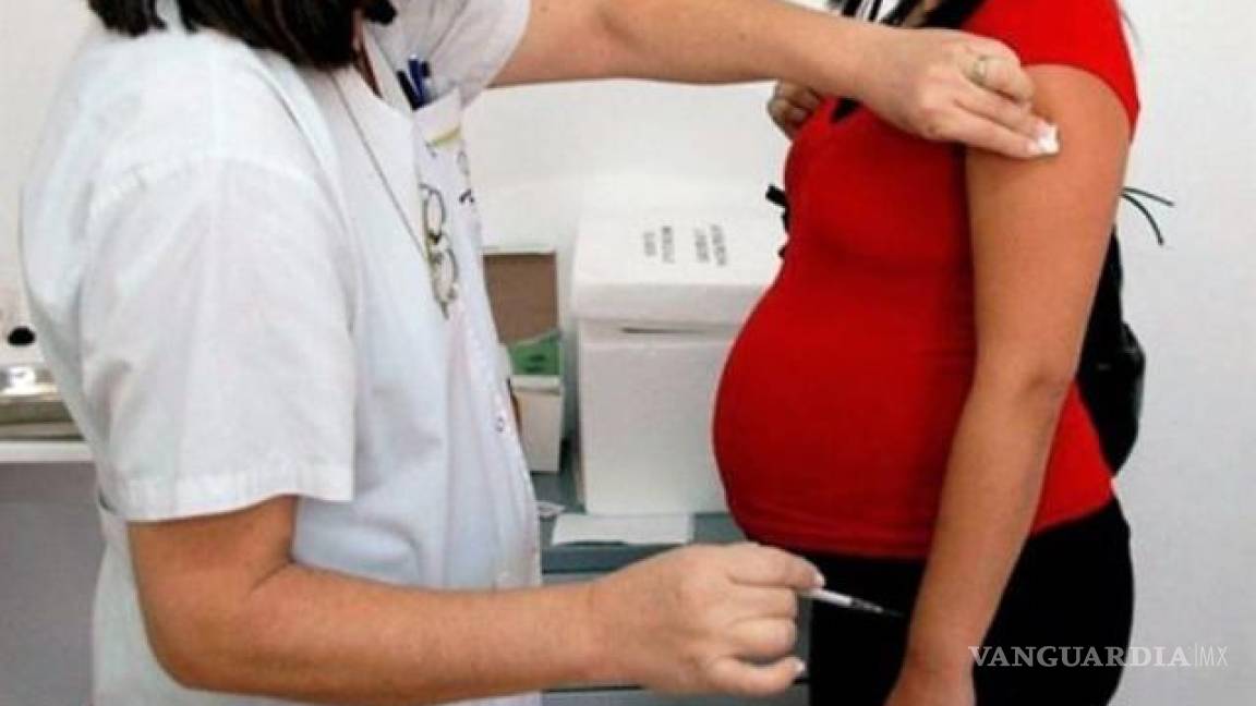 Prueban Pfizer y BioNTech vacuna contra COVID en embarazadas en 9 países