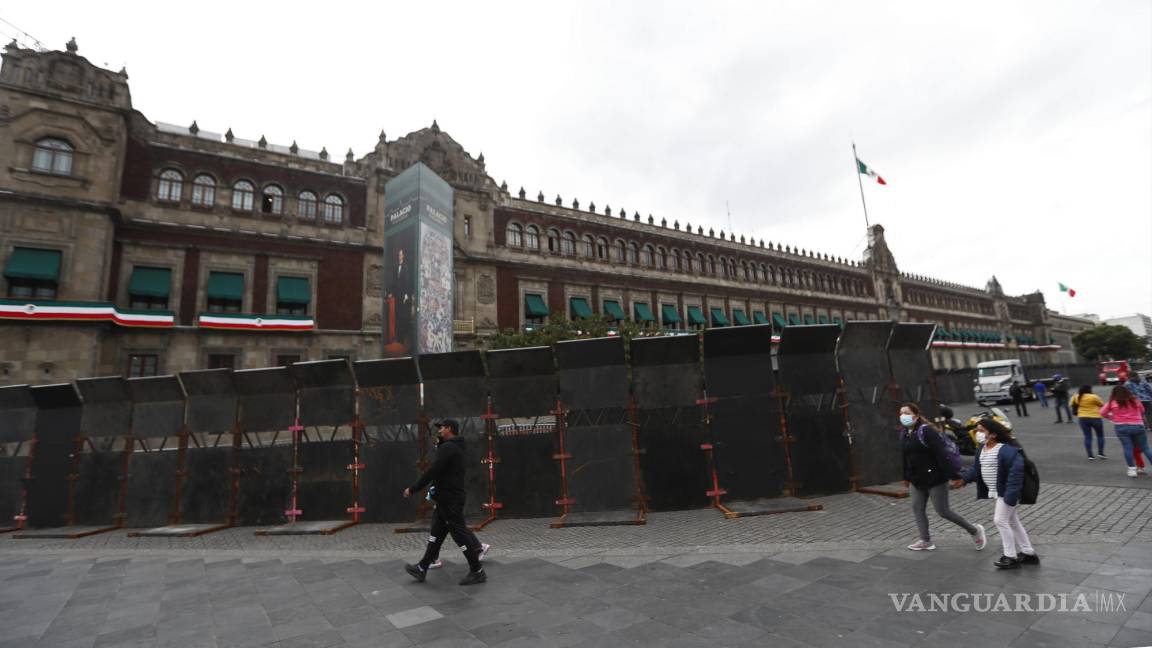 Blindan, de nuevo, Palacio Nacional ante marchas por el octavo aniversario de Ayotzinapa
