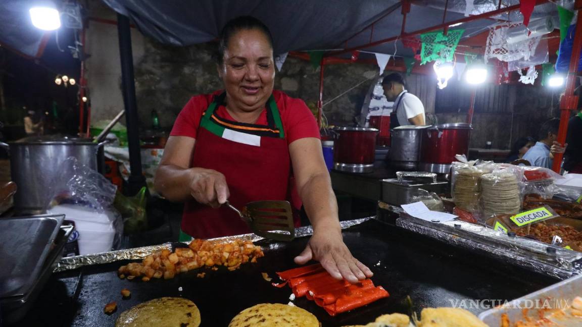 $!Viven saltillenses Grito de Independencia en Plaza de Armas