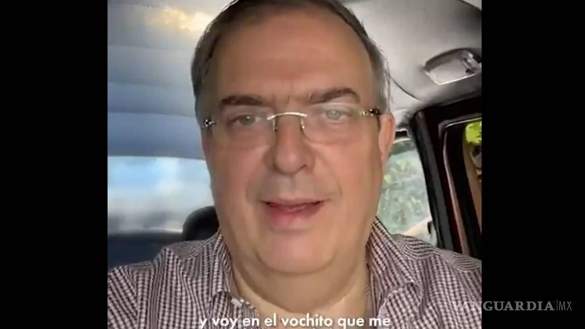 Comienza Ebrard su gira visitando a su maestra de kinder