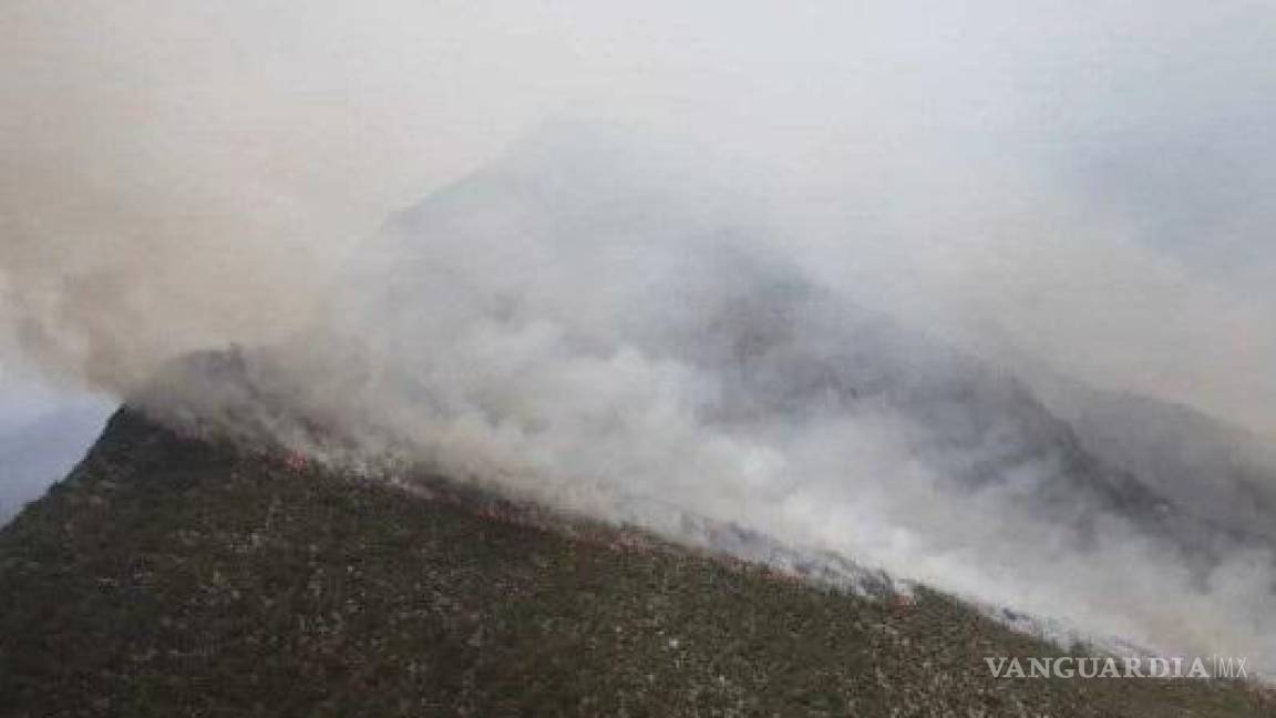 Ya lleva 10 días el incendio forestal en Santa Catarina, Nuevo León