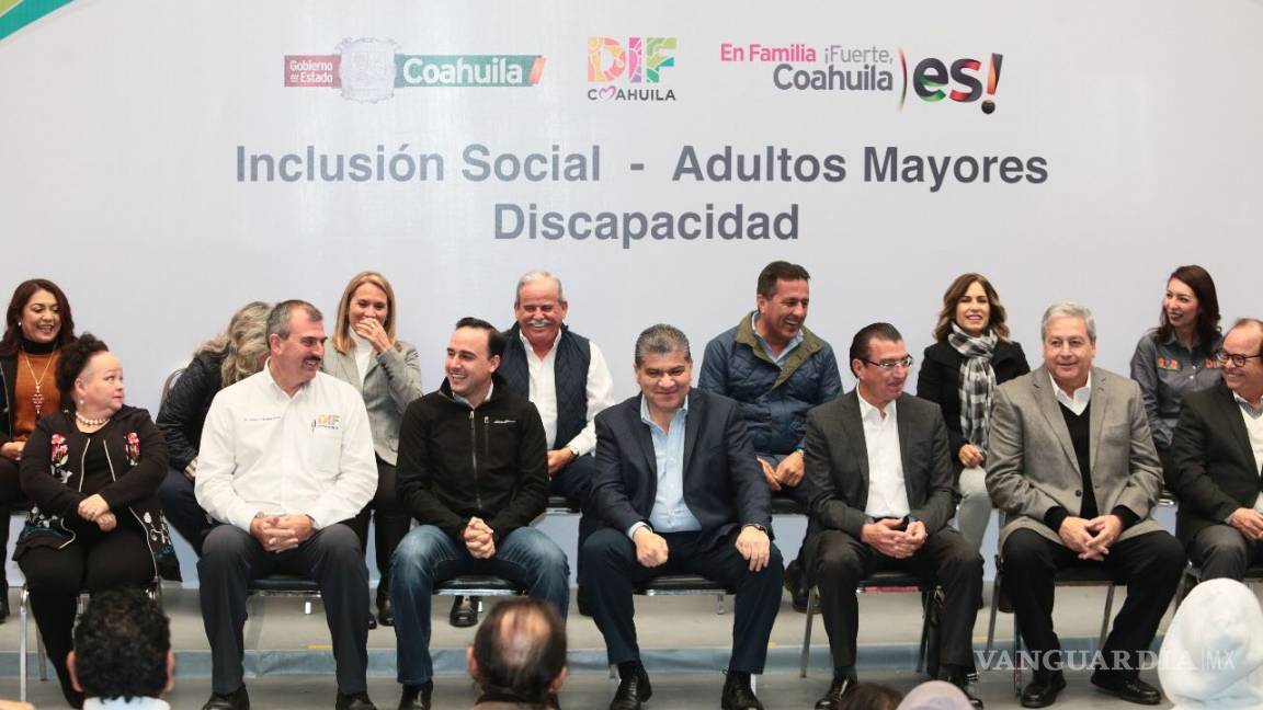 $!Entrega Miguel Riquelme vehículos a los programas UNEDIF, “Adultos Mayores en Abandono” y “Sobre Ruedas nos Movemos Juntos”.