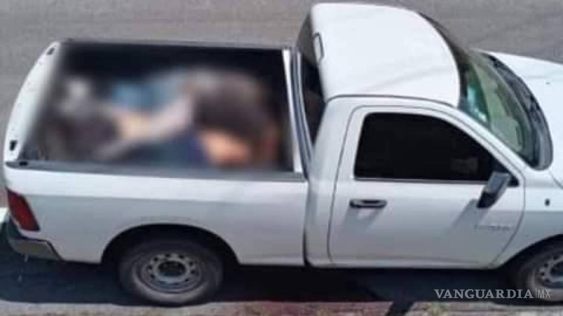 Abandonan camioneta con 6 cuerpos en Michoacán
