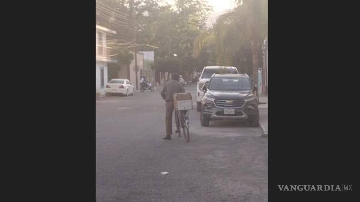 Hombre es atacado por jauría mientras circulaba en bicicleta en calles de Parras