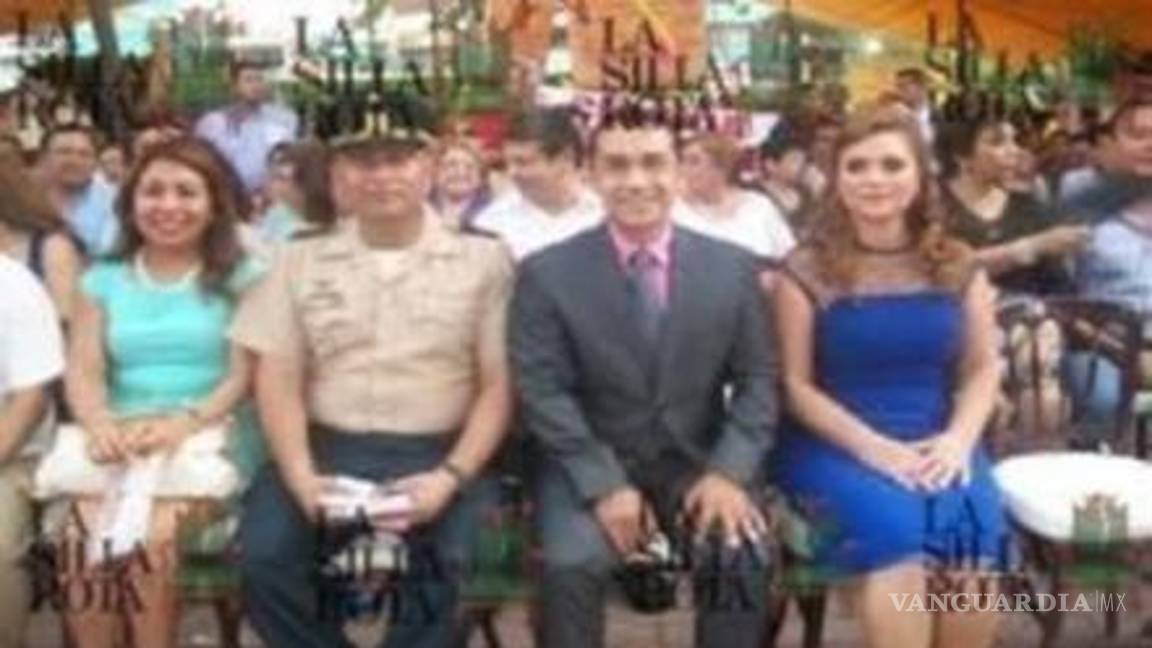 $!El coronel José Rodríguez Pérez, junto con el alcalde de Iguala, José Luis Abarca en evento del DIF Municipal.