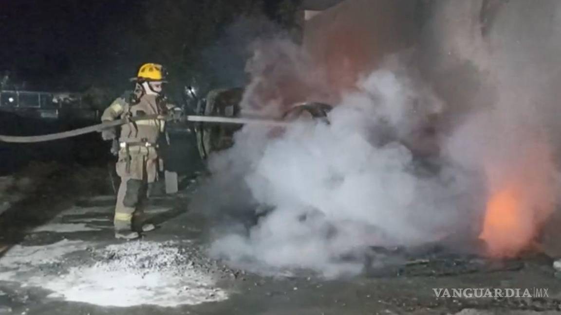 $!Habitantes del sector señalaron que el terreno baldío ya ha sido escenario de incendios similares, por lo que solicitaron mayor presencia de autoridades.