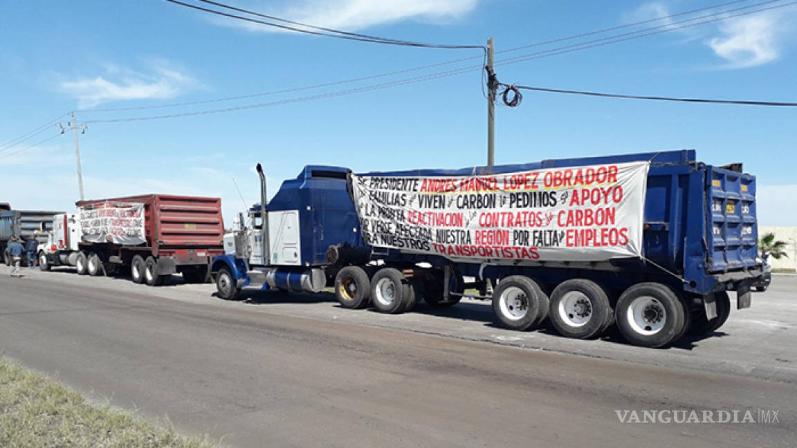 Crisis del carbón pega a transportistas de Sabinas, Coahuila