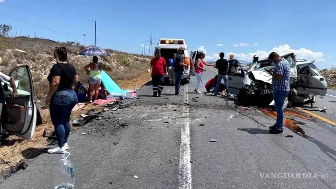 $!Aspectos del choque frontal donde murieron cinco personas.