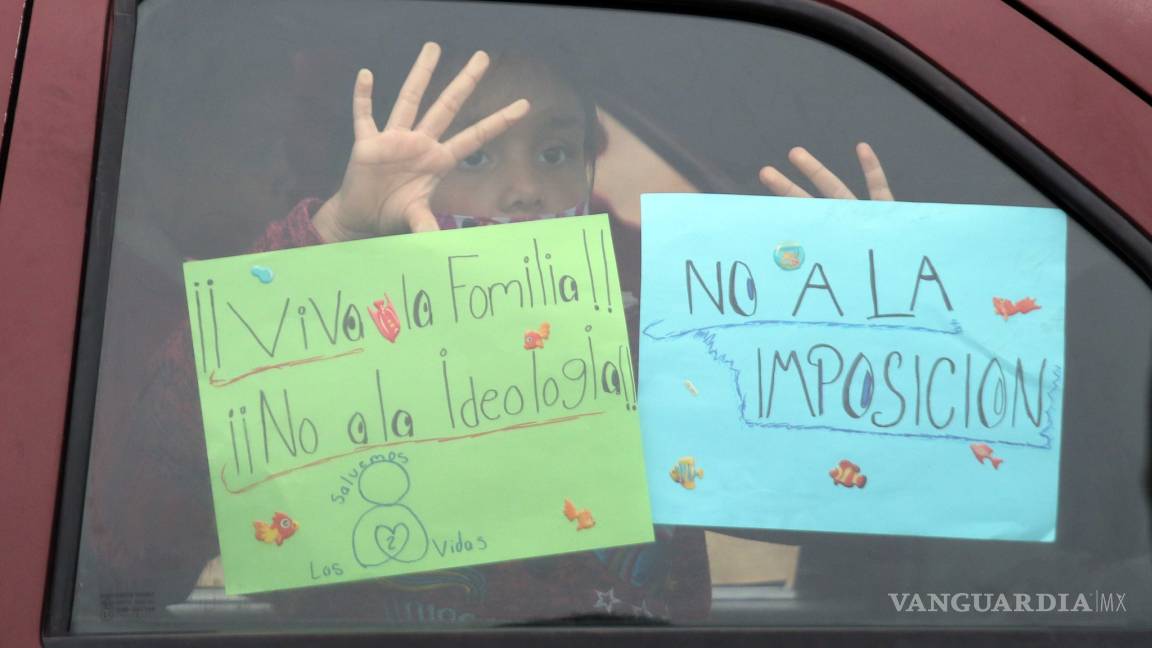 Grupos provida salen en caravana para defender sus creencias en Saltillo
