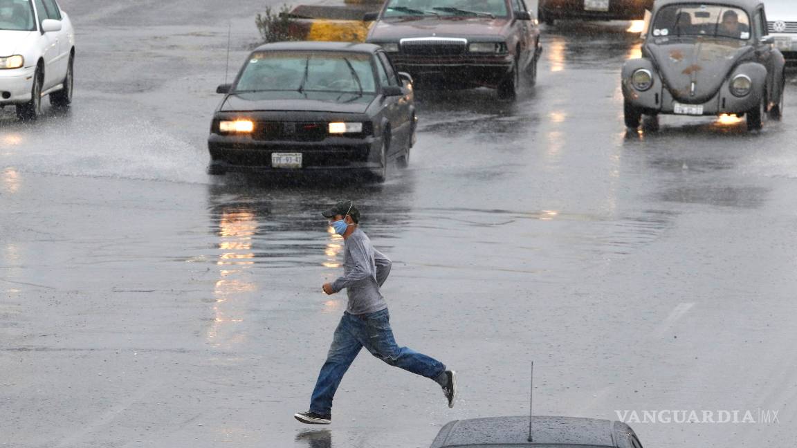 $!Saltillo bajo el agua por paso del huracán 'Hanna'