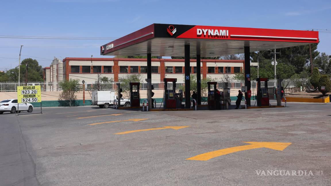 $!En la Zona Metropolitana de Saltillo, solo 113 de 440 gasolineras han bajado sus precios por debajo de los 23.99 pesos, mientras que 236 estaciones aún mantienen tarifas superiores al límite establecido.