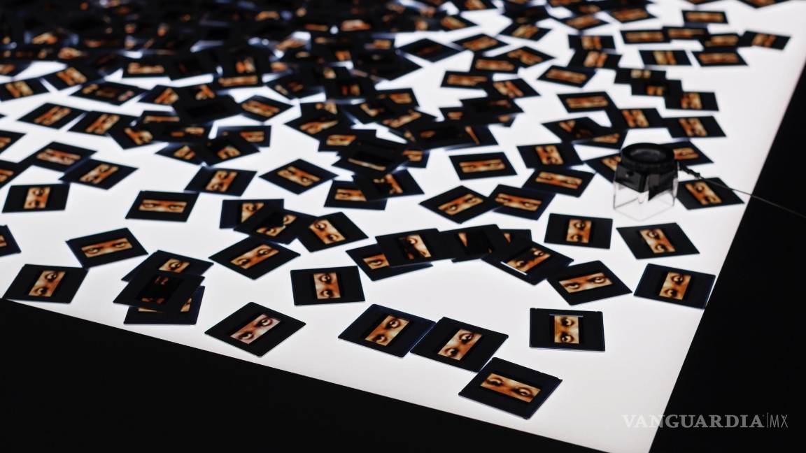 $!Un millón de diapositivas a color componen la pieza ‘El silencio de Nduwayezu’, del artista chileno Alfredo Jaar en el Museo de Bellas Artes de Boston.