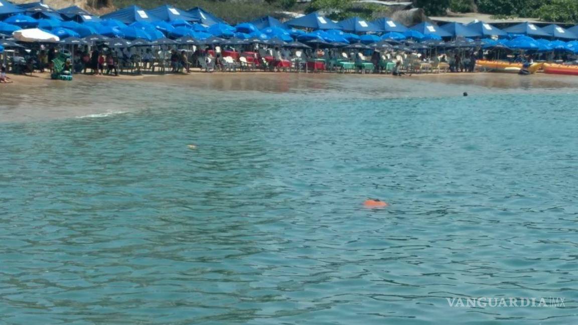 Ejecutan a presunto narcomenudista en playa de Acapulco; homicida intentó huir nadando