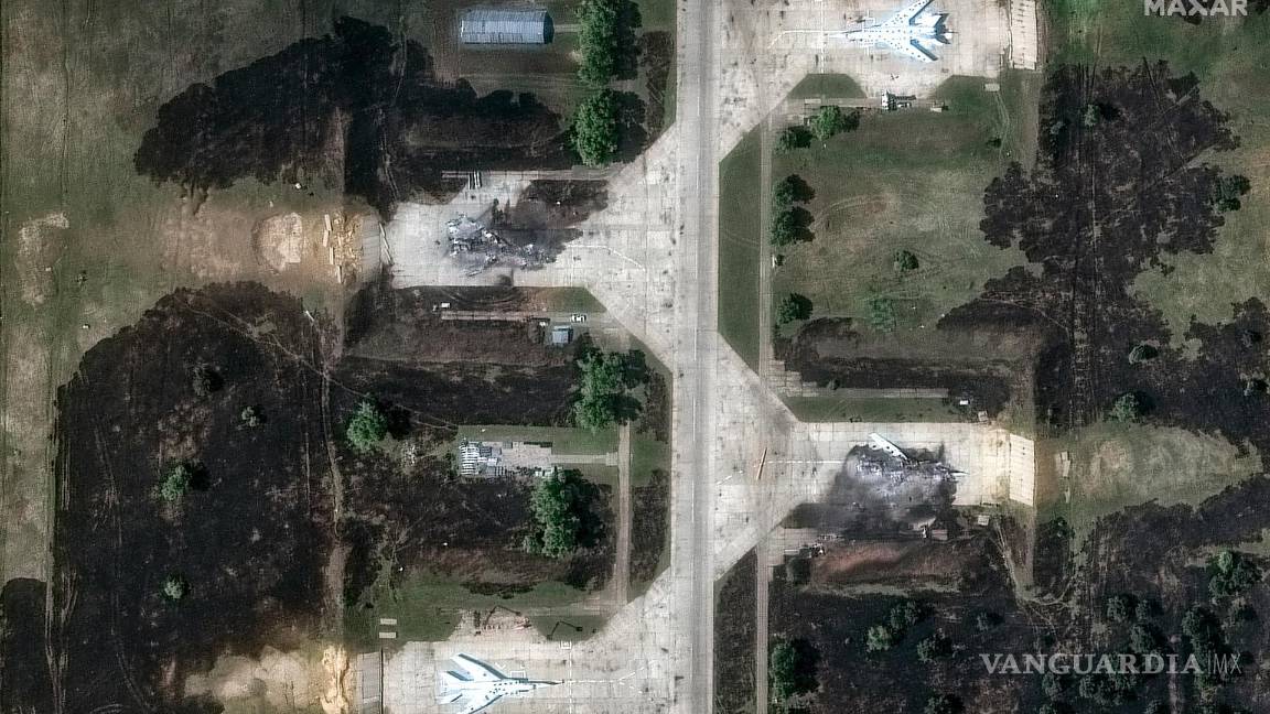 $!Ucrania afirmó que 41 aviones de combate rusos, incluidos bombarderos estratégicos y otros tipos de aviones de combate, fueron destruidos o dañados.