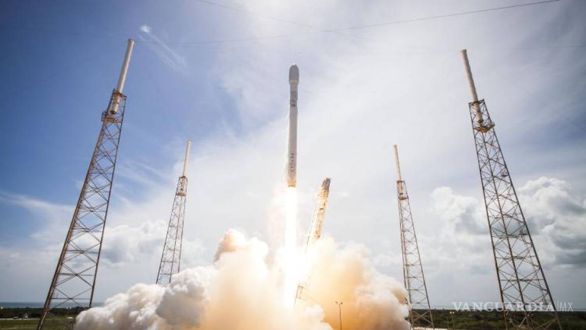 Así se estrelló el cohete de SpaceX al intentar aterrizar tras poner en órbita un satélite