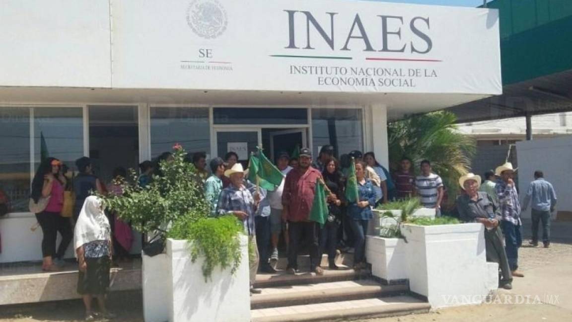 Campesinos toman el edificio del Inaes de Saltillo; exigen que recursos de Sedesol sean ampliados