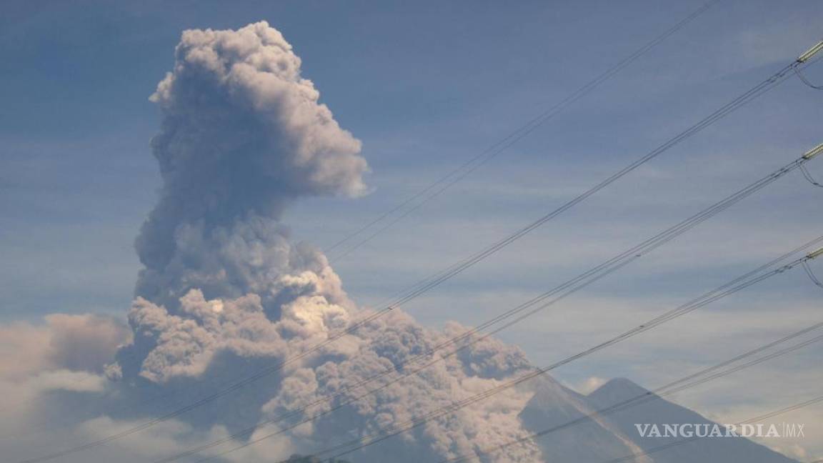 Volcán de Fuego registra primera erupción del 2018 en Guatemala