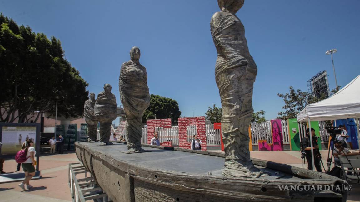 Javier Marín dedica escultura a migrantes en la frontera de Tijuana