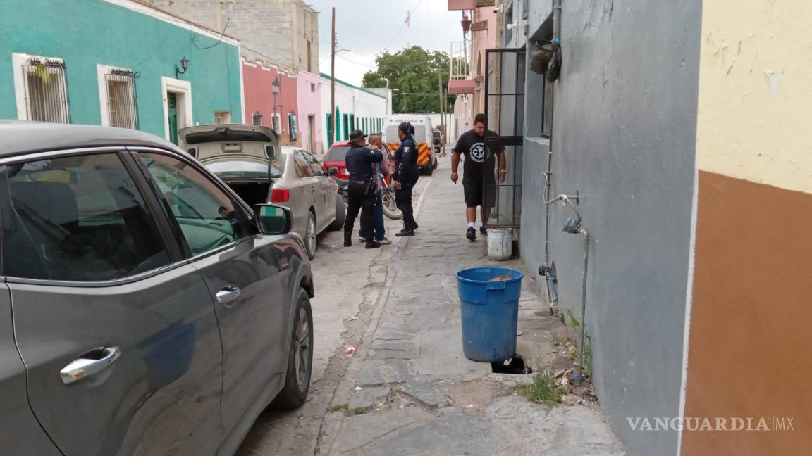 $!Elementos de Seguridad Pública aseguraron al agresor tras localizarlo en un restaurante cercano.