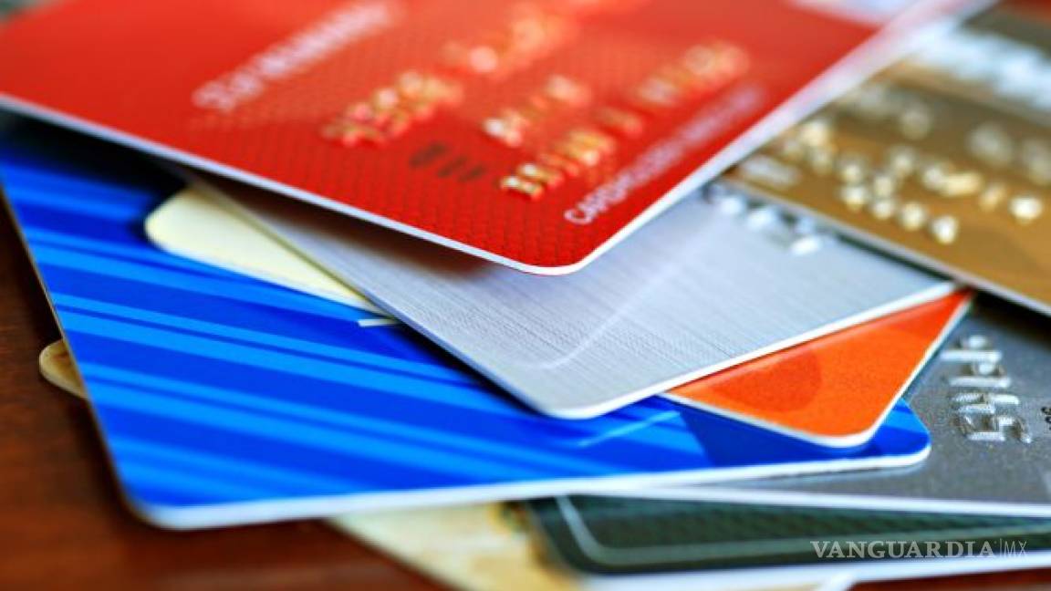 Compran menos con tarjeta, crédito al consumo cayó 4.2% en mayo