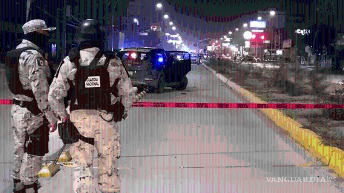 $!El ataque ocurrió sobre la avenida Paseo Triunfo, mientras la exfuncionaria conducía su vehículo en compañía de un hombre