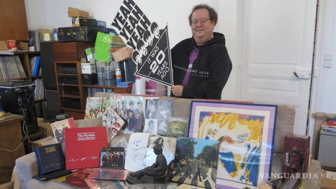 Para financiar su jubilación, subasta su colección de Los Beatles en París