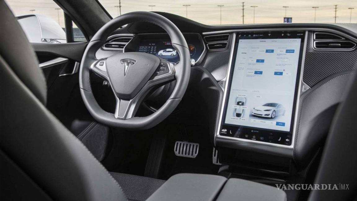 Florida: Tesla en piloto automático choca contra patrulla