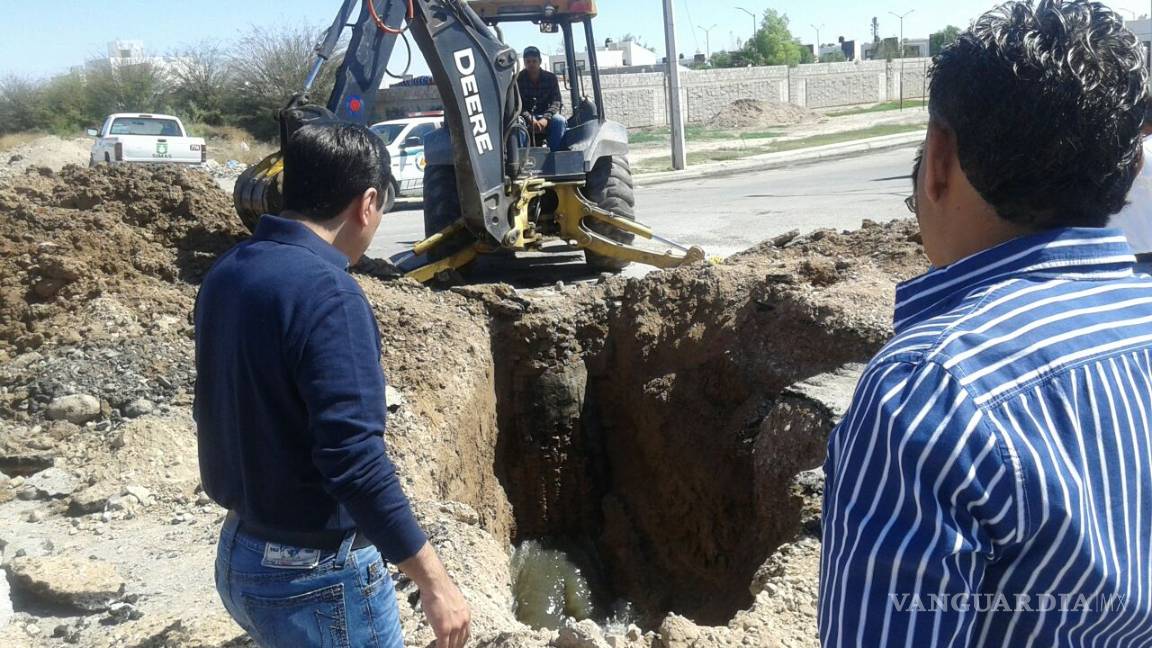 $!Colapso de colector inunda de aguas negras más de 120 casas en Torreón