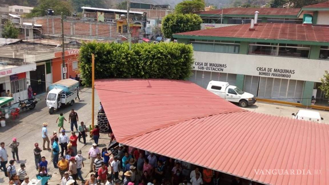 $!“COVID-19 no existe”, pobladores exigen levantar la cuarentena en Chiapas