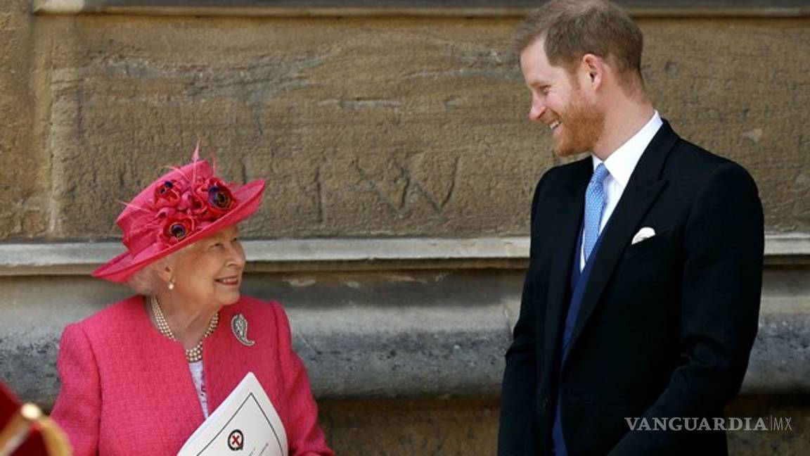 $!La reina Isabel tendría la custodia del hijo del Príncipe Harry y Meghan Markle