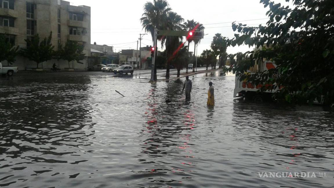 Lluvia moviliza a Bomberos, Protección Civil y Ejército en Torreón