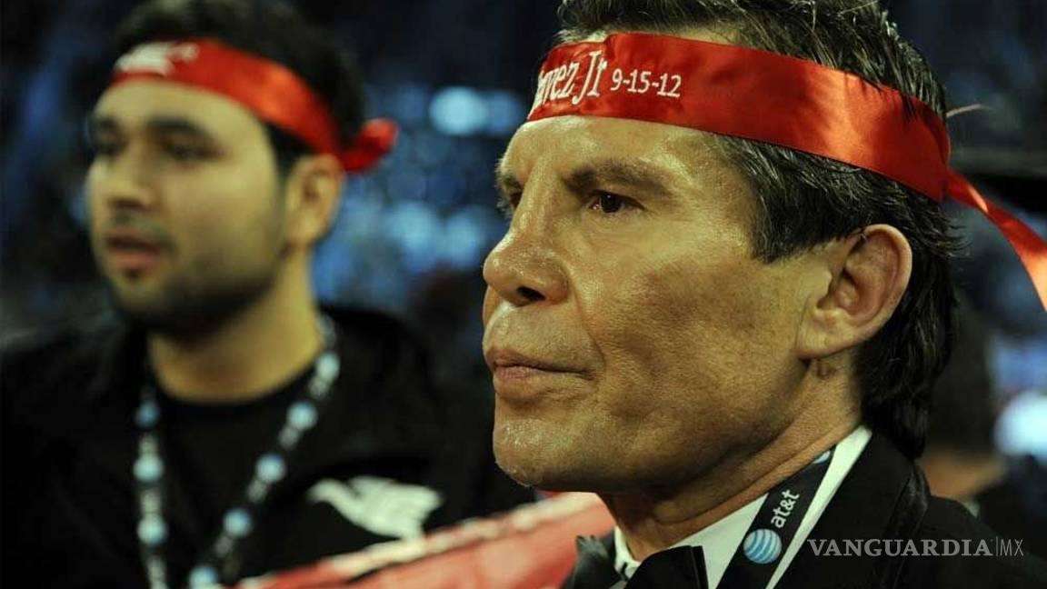 $!Julio César Chávez inhaló cocaína en el baño privado del papa Juan Pablo II