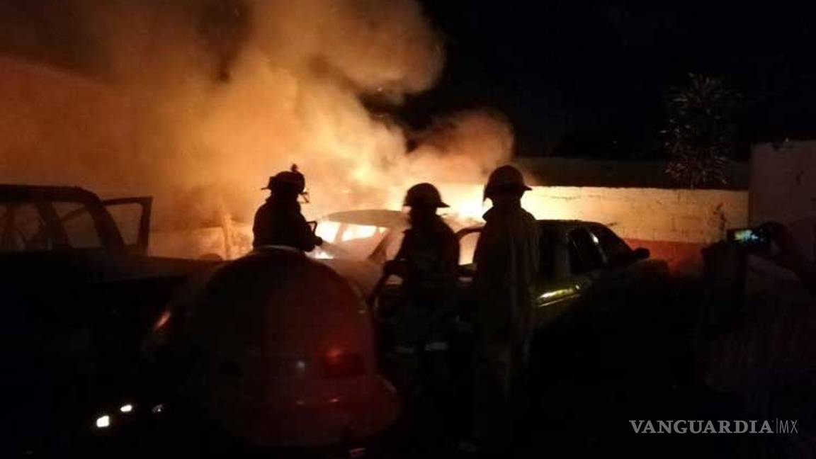 $!Casi linchan a maestro de primaria, lo acusaban de violar a alumnas (video)