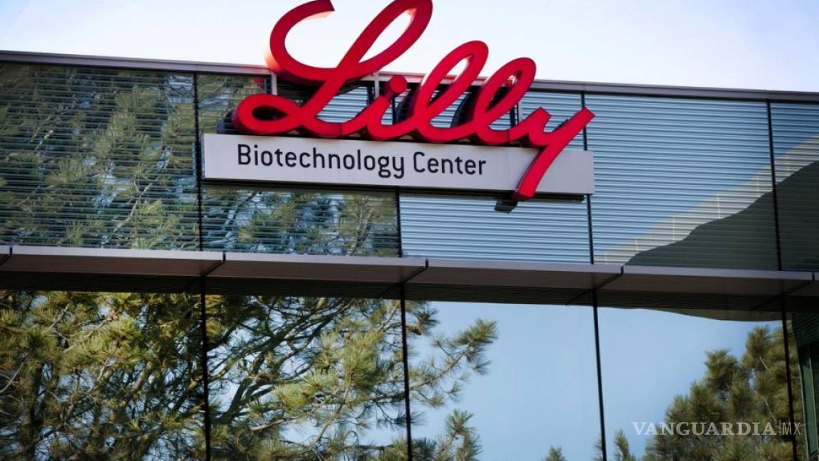 Detiene Eli Lilly ensayo de anticuerpos contra COVID por preocupaciones de seguridad