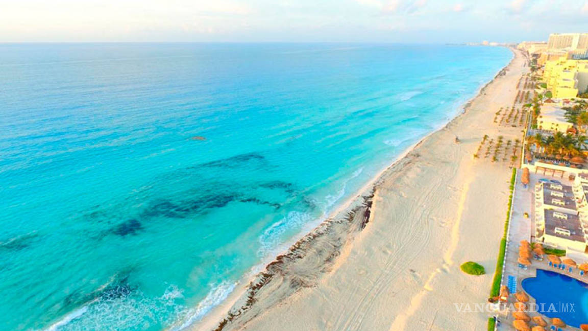 Sargazo disminuye en playas de Quintana Roo