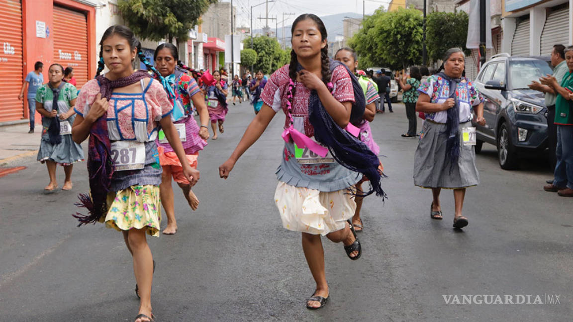 Mujeres de Puebla participan en la Carrera de la Tortilla